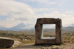 Un cadre très naturel pour le paysage e Mefjellet. Qui trouvera l’intrus sur cette photo ?